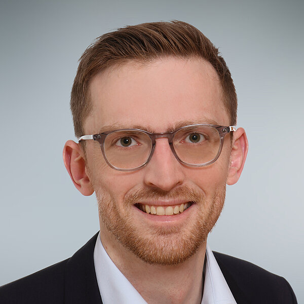 Portraitfoto von Univ.-Prof. Dr. Hendrik Scholta